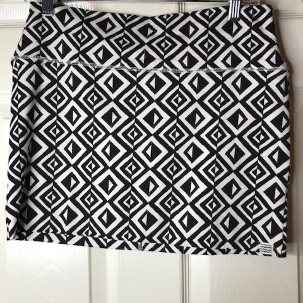 Black & White Geometric Patterned Skirt